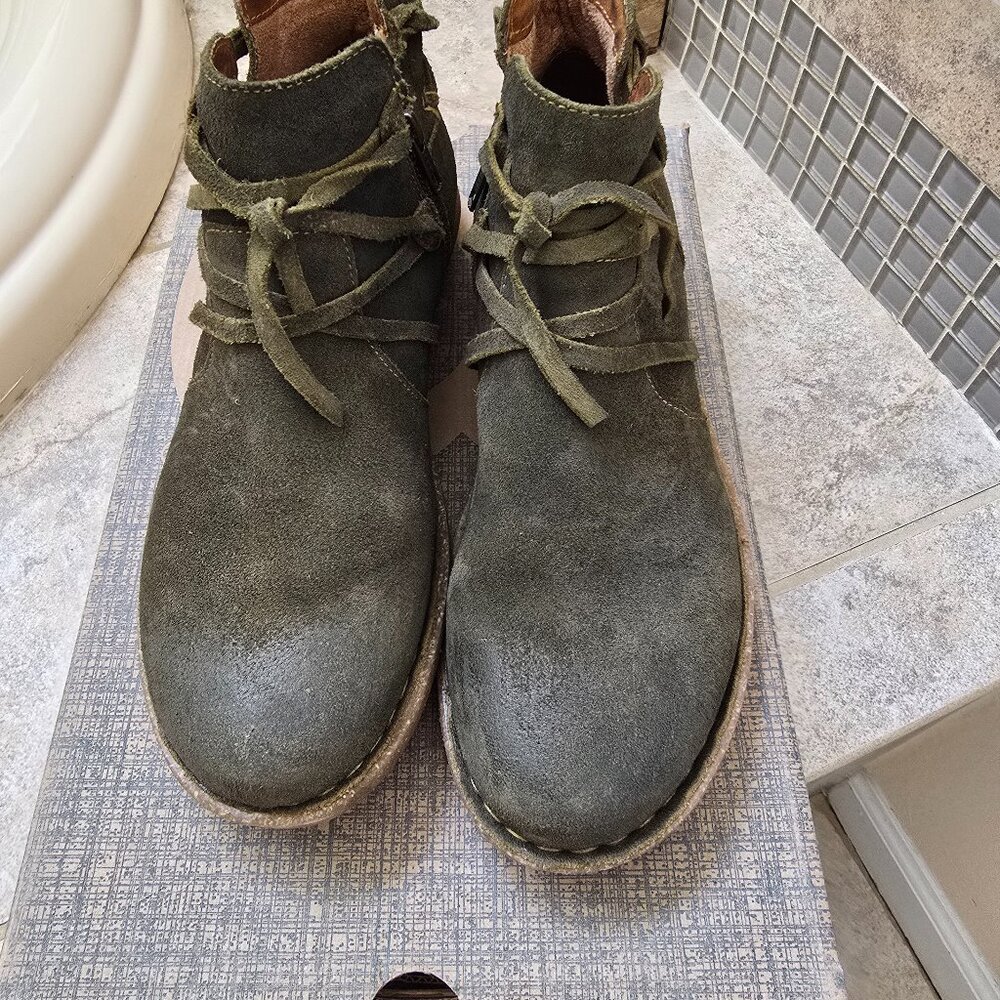 Born Women's Ankle Booties Size 10